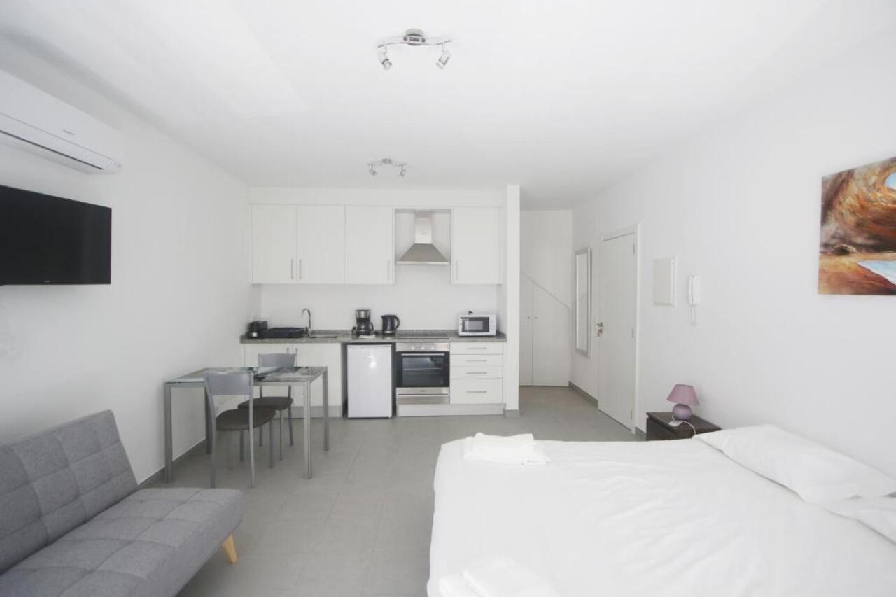 Guest House Lovely Swan Lagos Bagian luar foto