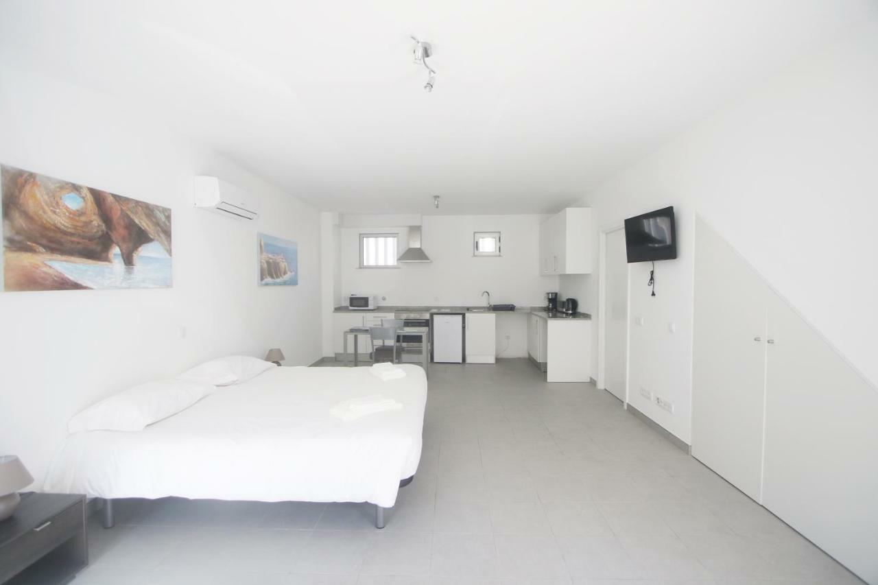 Guest House Lovely Swan Lagos Bagian luar foto