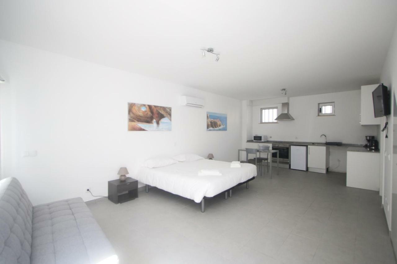 Guest House Lovely Swan Lagos Bagian luar foto