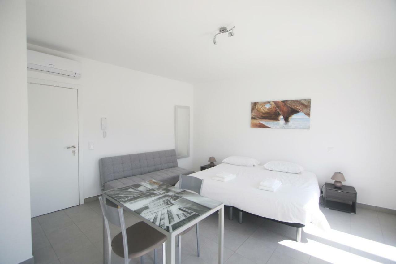 Guest House Lovely Swan Lagos Bagian luar foto