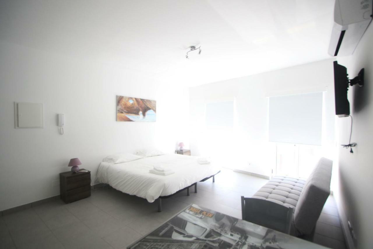 Guest House Lovely Swan Lagos Bagian luar foto