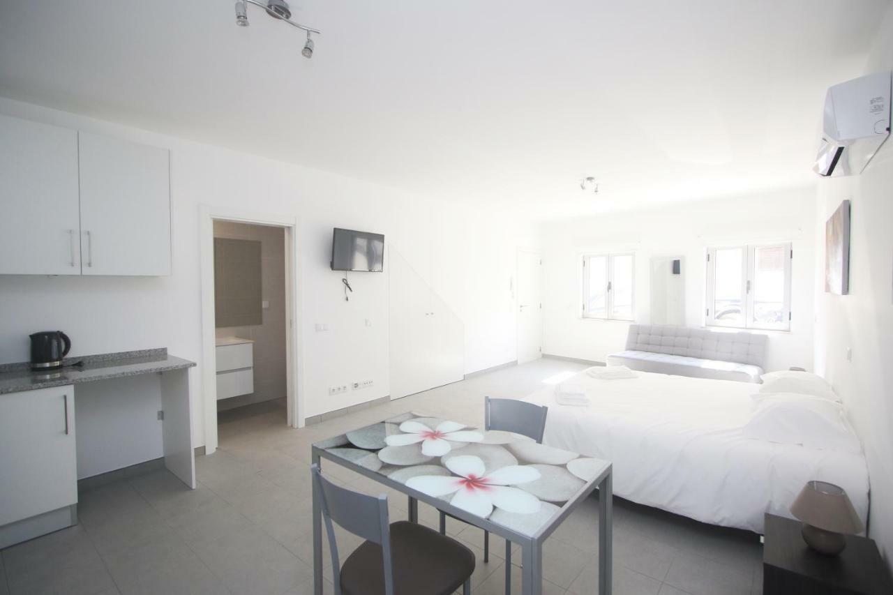 Guest House Lovely Swan Lagos Bagian luar foto